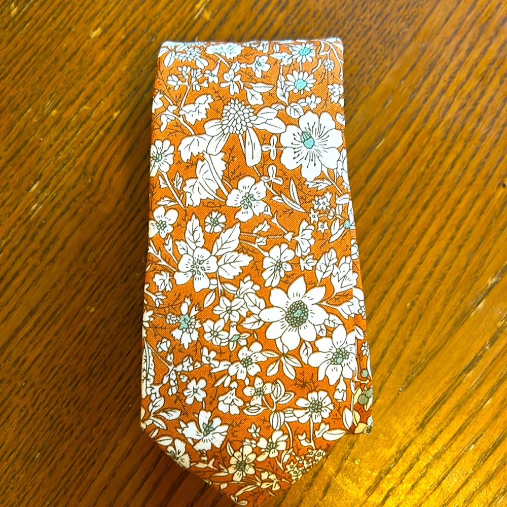 Liberty floral tie and pocket square set